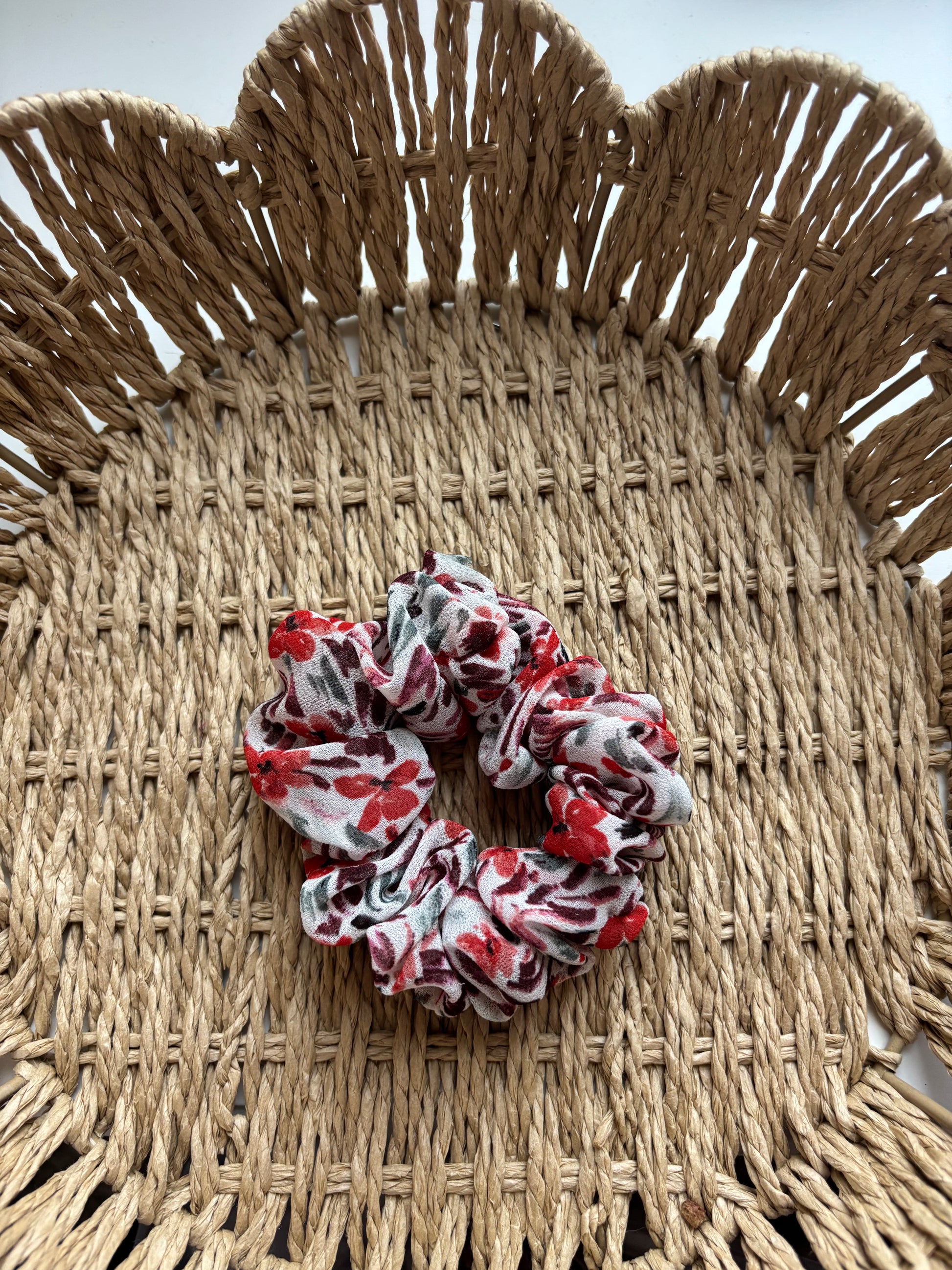 White/floral scrunchie